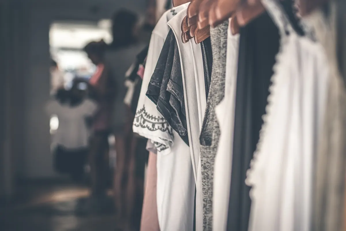 Capsule Wardrobe for Beginners: 12 Pieces, 30 Outfits